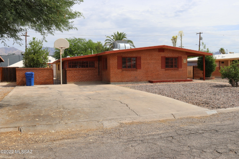 Foto principal - 6139 E 2nd St