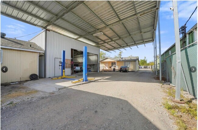 Foto del edificio - 2125 Aldine Bender Rd