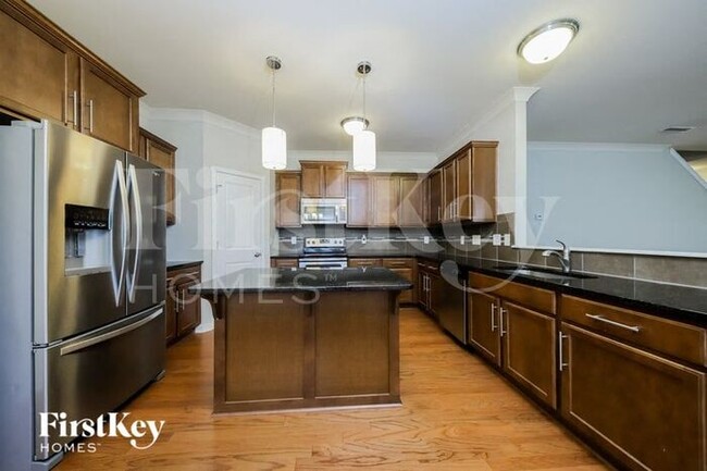 Building Photo - 3747 Littlebrook Dr