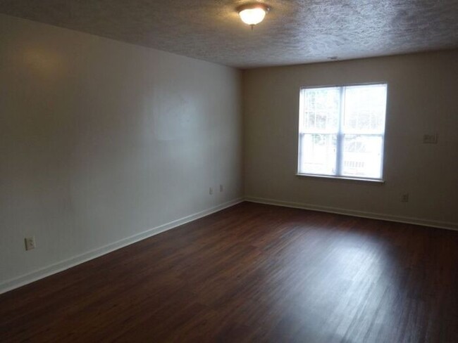 Building Photo - 634 Tally Dr