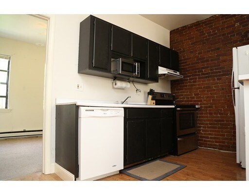 Building Photo - 76 E Brookline St