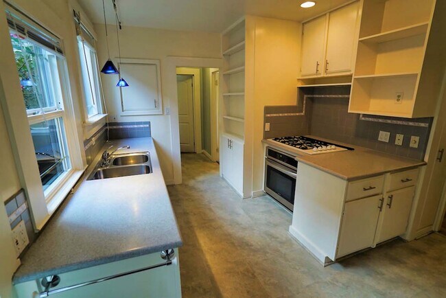 Foto del edificio - 2836 Derby St