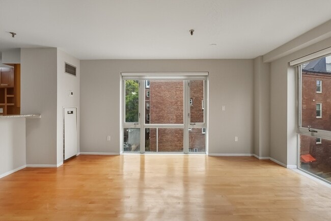 Building Photo - 350 North St