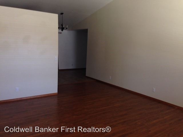 Foto del edificio - 316 NE Kingwood Pl
