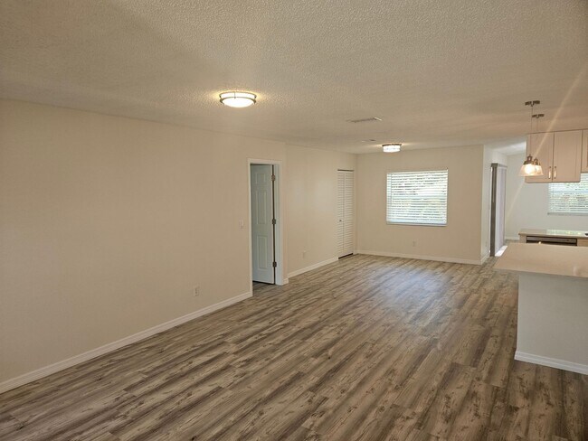 Building Photo - Fully Remodeled 3-Bedroom Gem in Seminole ...