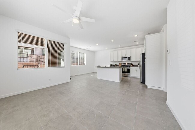 Foto del edificio - BRAND NEW, NEVER-LIVED-IN Lennar Corner Unit — 4 Bed / 3 Bath with Premium Upgrades!