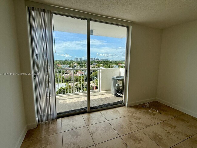 Foto del edificio - 2000 NE 135th St
