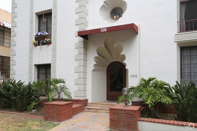 Foto del edificio - 308 N Almont Dr