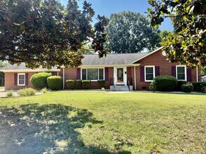 Building Photo - 3132 Dawnshire Ave