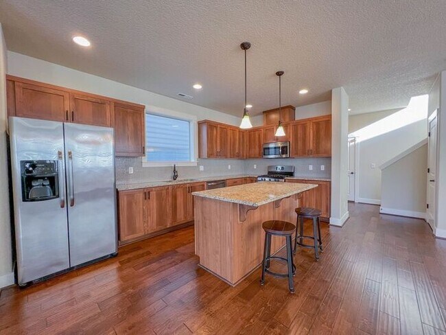 Building Photo - Four Bedrooms in Sherwood!