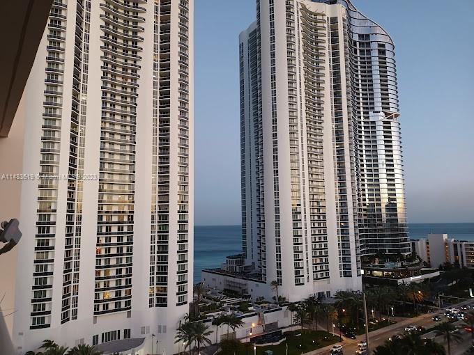 Primary Photo - 15811 Collins Ave