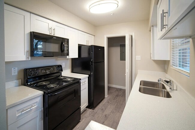 Foto del edificio - 8455 Will Clayton Pkwy