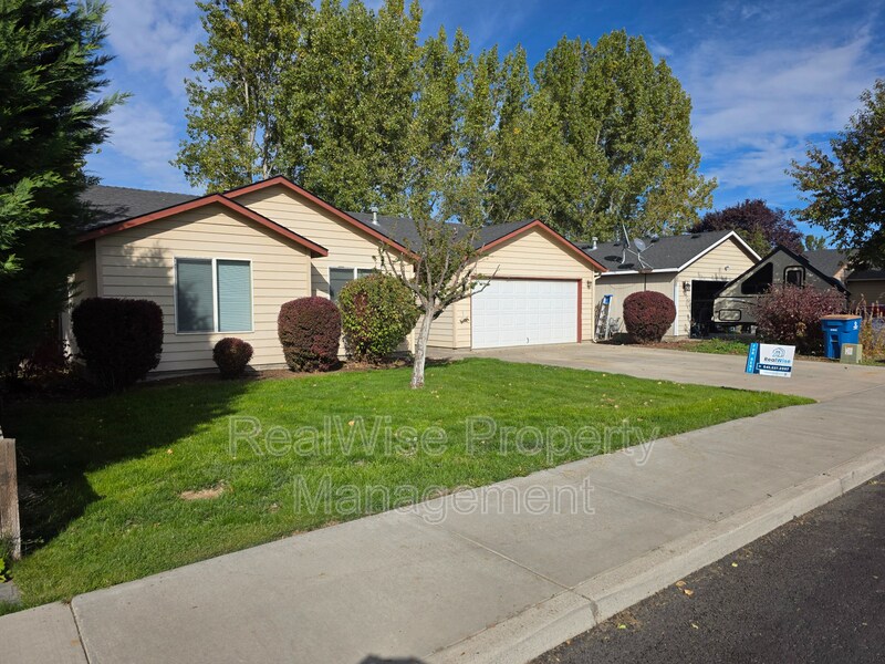 Primary Photo - 737 NE Nickernut Ave