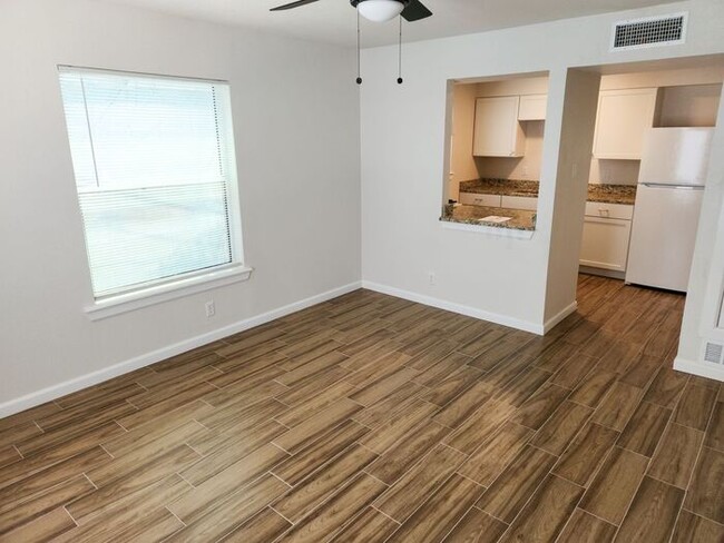 Building Photo - Two bedroom fully remodeled with refrigera...