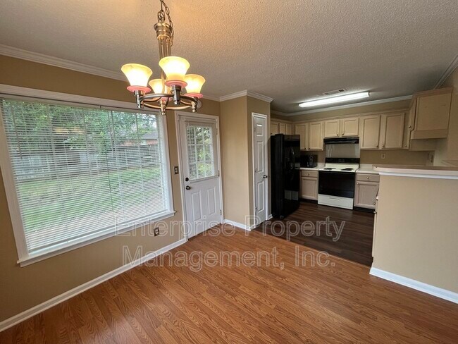 Building Photo - 8642 Pantherburn Cir N