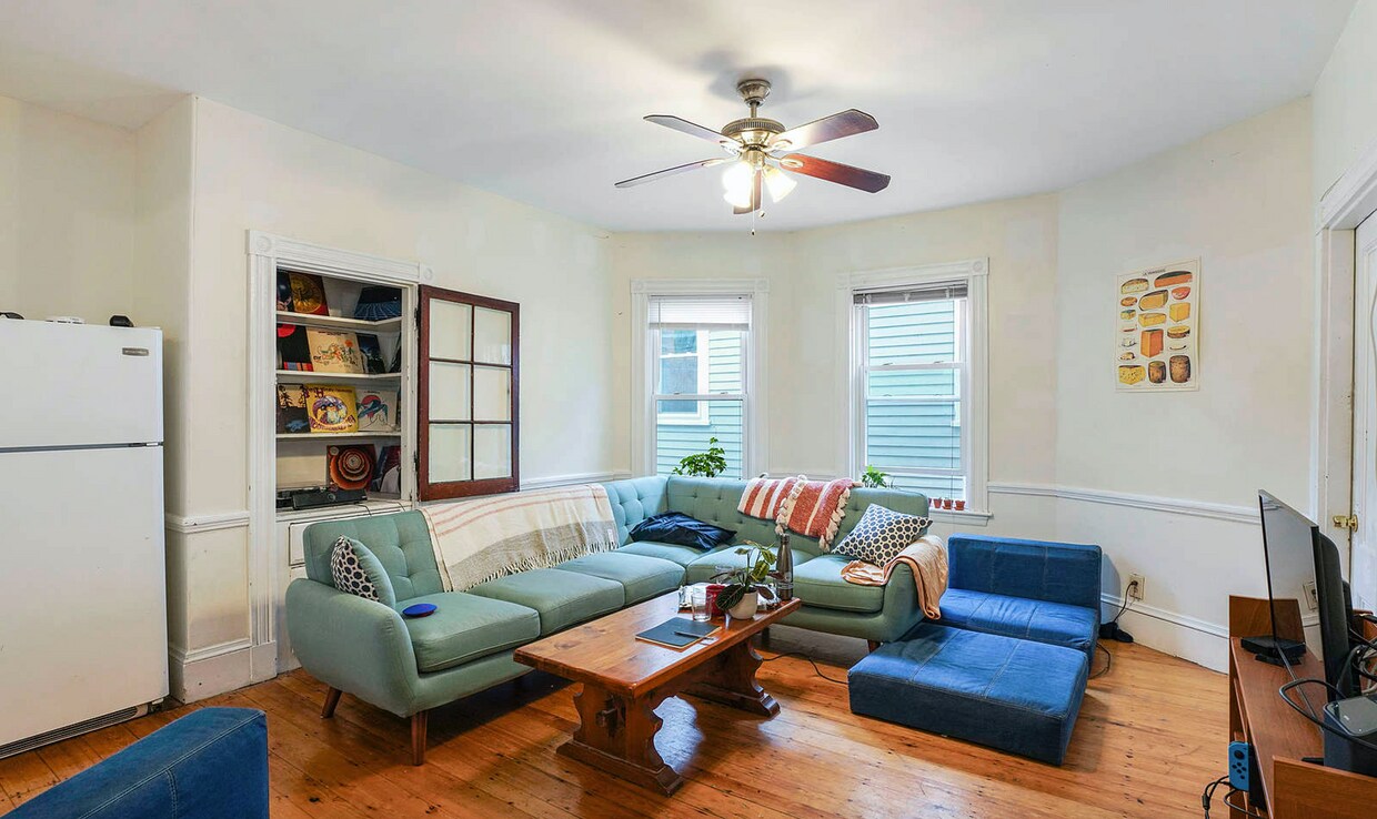 Foto principal - Renovated 6-Bed, 2-Bath Apartment Near Nor...