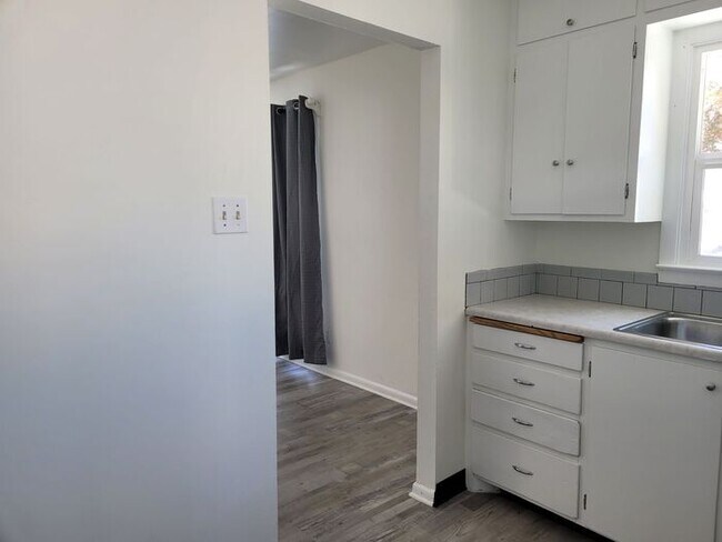 Foto del edificio - Cute and clean 1 bedroom duplex unit