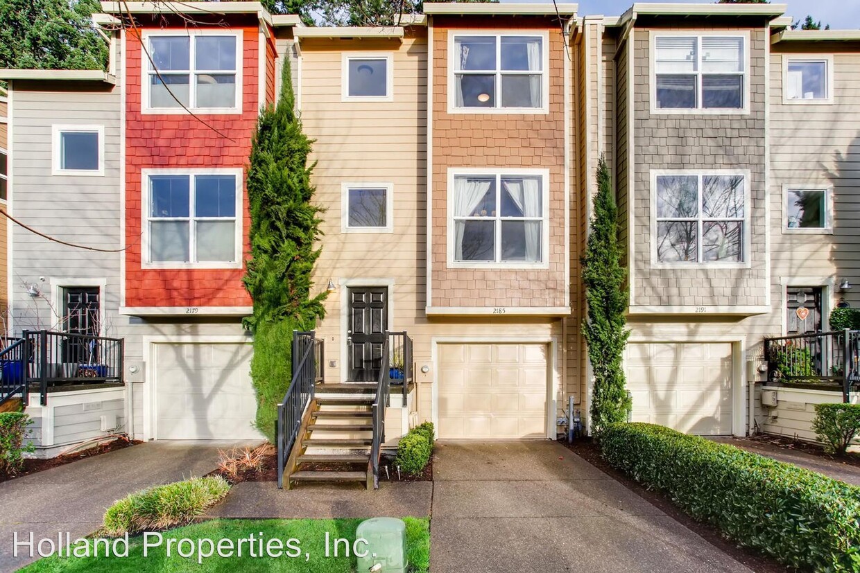Foto principal - 2 br, 2.5 bath House - 2185 NE Sheffield Ave.