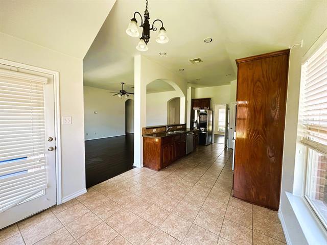 Foto del edificio - 1615 Nestledown Dr