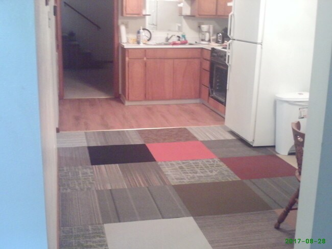 Kitchen (Furnished) - 115 12th St N
