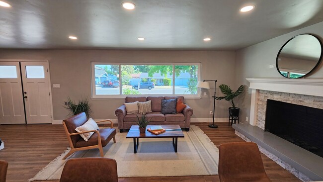 Building Photo - 7021 Wilshire Cir