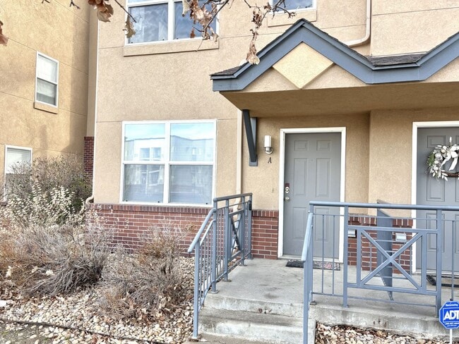 Building Photo - Newly updated 3bd 2.5 bath townhome for rent Aurora CO 80012