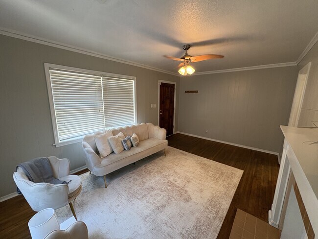 Foto del edificio - 3408 E 4th Pl