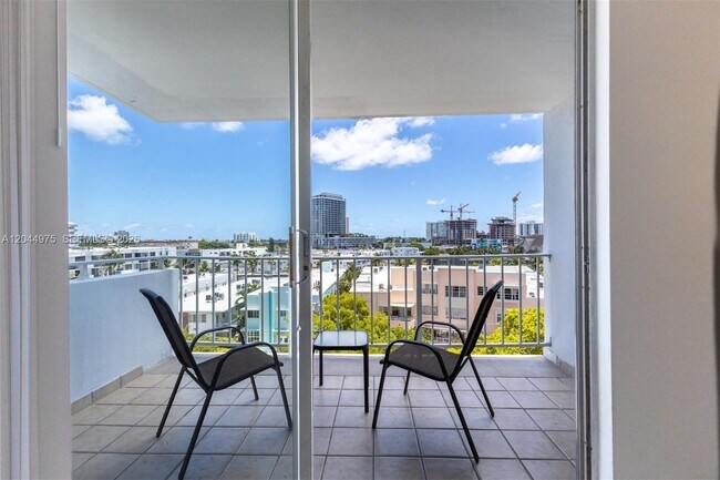Foto del edificio - 6900 Bay Dr