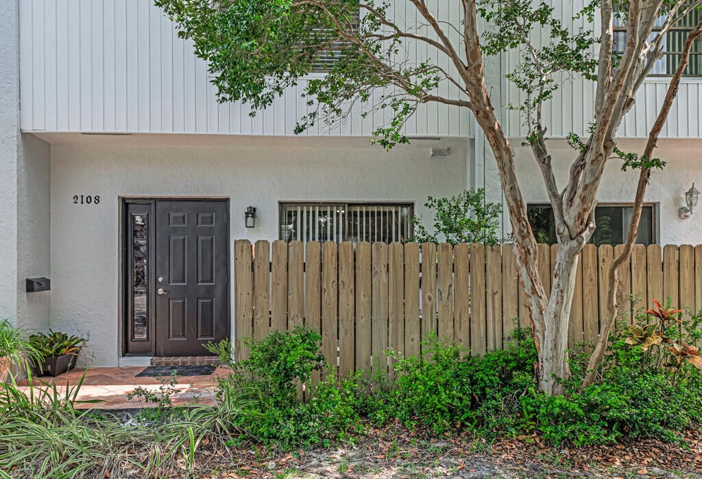 Foto principal - 2108 NE 44th St