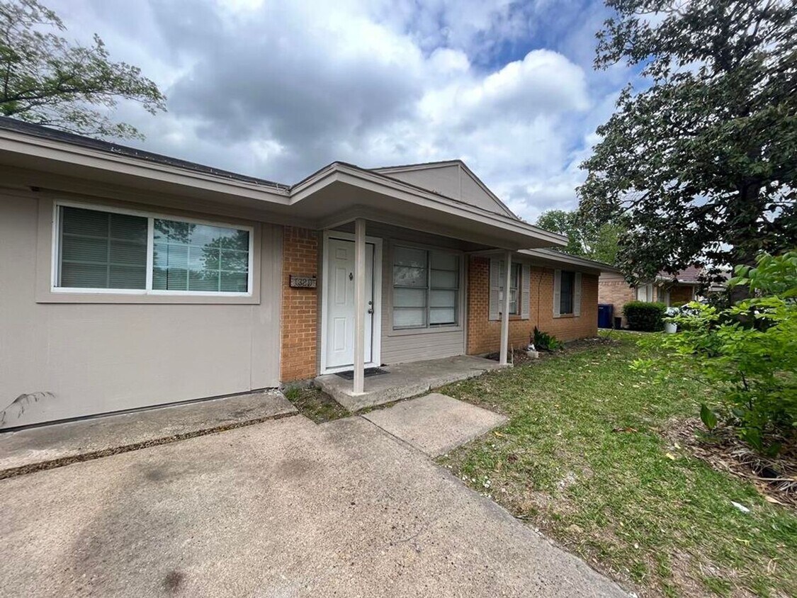 Foto principal - 3 Bedroom House in Garland, TX