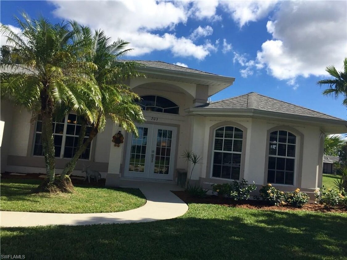 Primary Photo - 703 SW Santa Barbara Pl