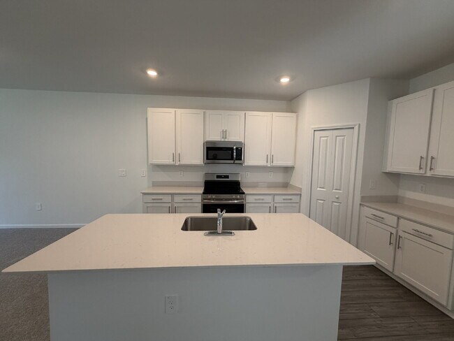 Foto del edificio - Brand New Townhome in Tara Serena – Gaines...