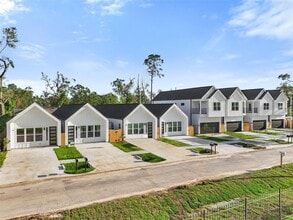 Building Photo - 2406 Mann St