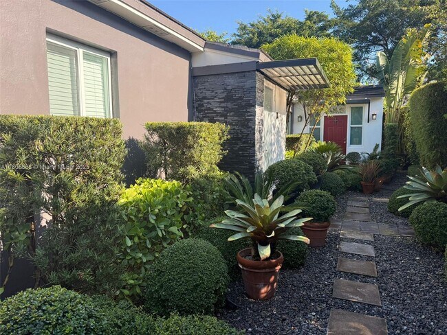 Foto del edificio - 3985 SW 10th St