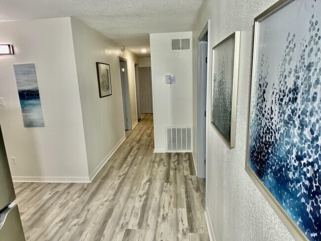 Building Photo - 1241 E Colonial Dr