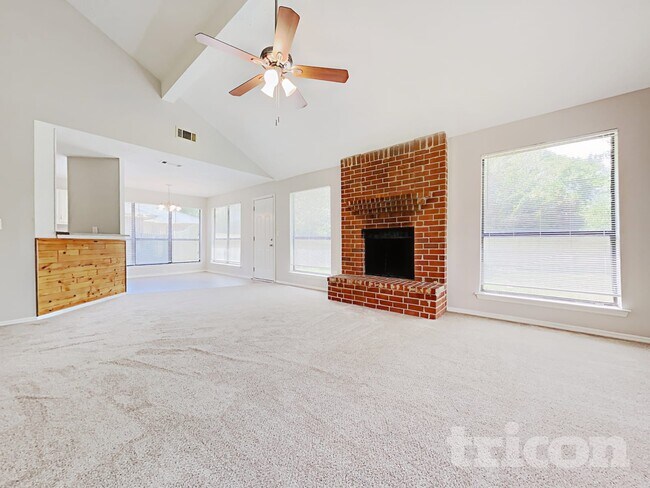 Foto del edificio - 820 Arbor Hill Dr