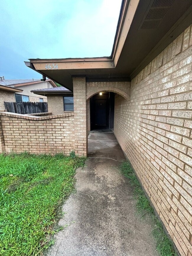Building Photo - 4626-4634 Marlboro Dr