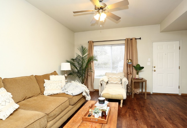 Interior Photo - Lake Broadway Townhomes