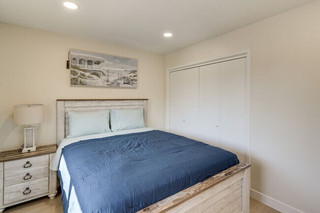 Building Photo - 440 Dela Vina Ave