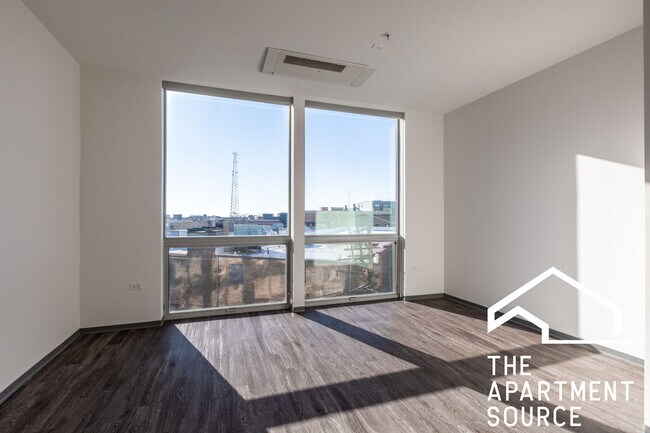 Foto del edificio - 2340 N California Ave