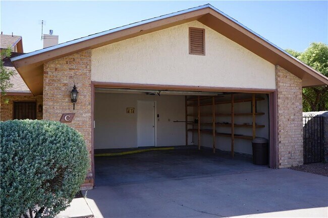 Building Photo - 170 Silver Shadow Dr