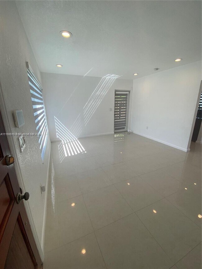 Foto del edificio - 521 NE 134th St