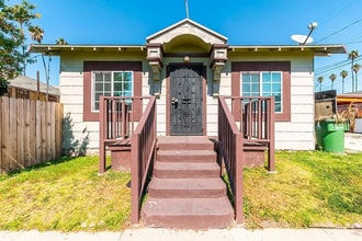 Building Photo - 2325 W 36th St