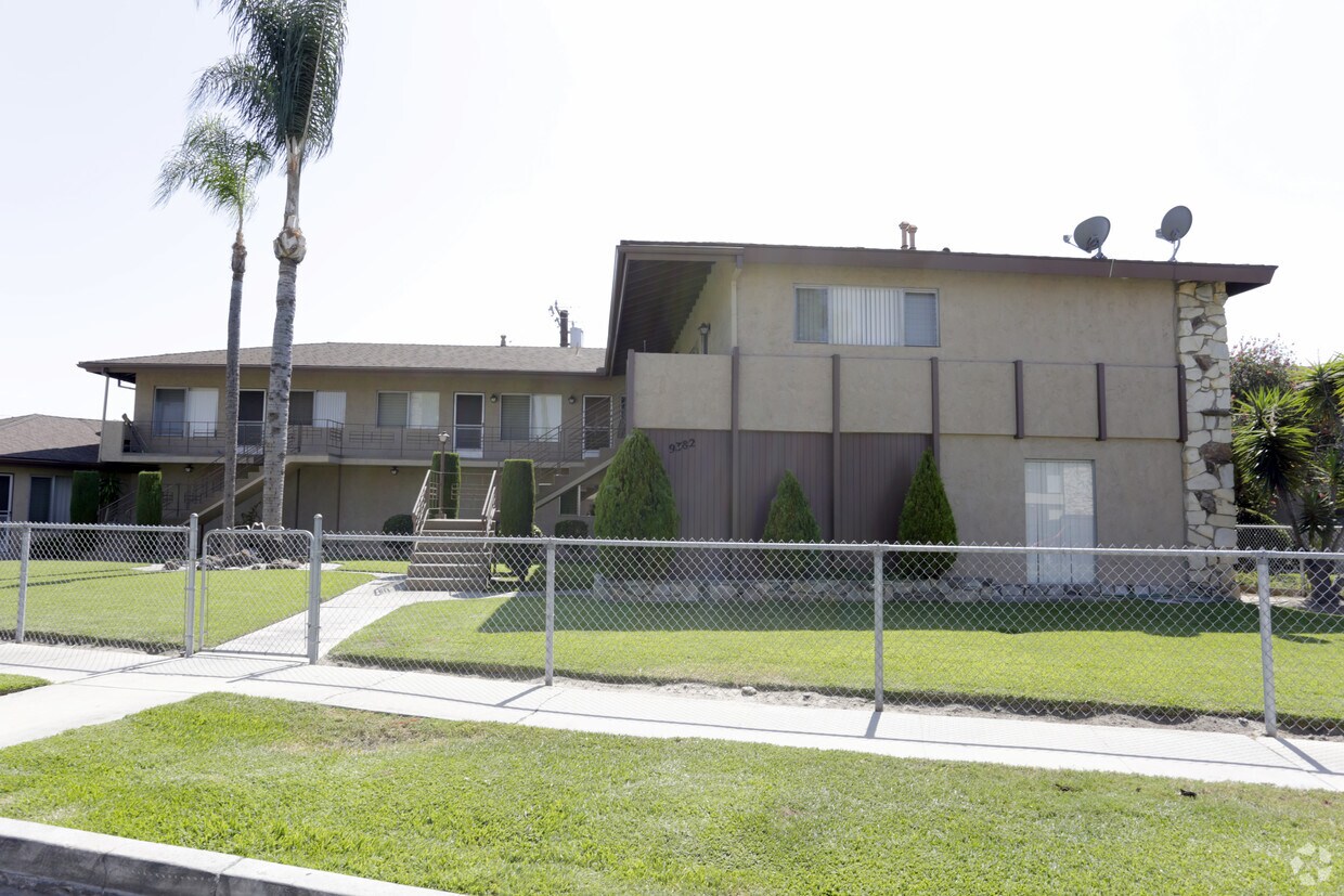 Primary Photo - Cellini Avenue Apartments