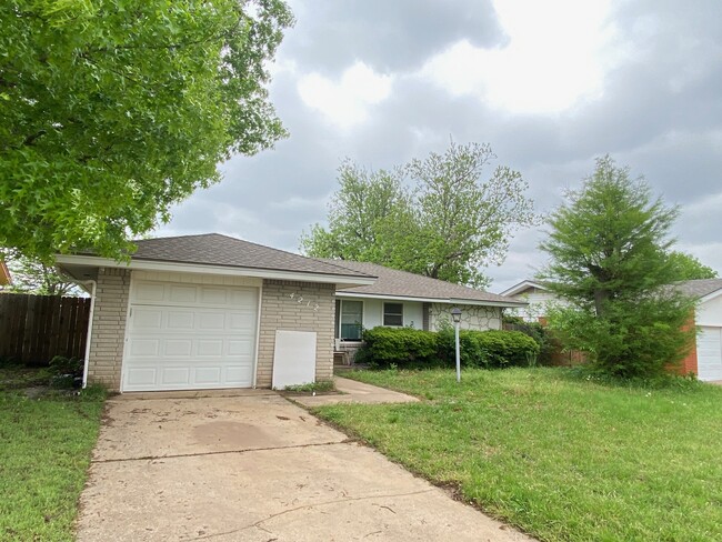 Building Photo - 4212 Sunnyview Dr