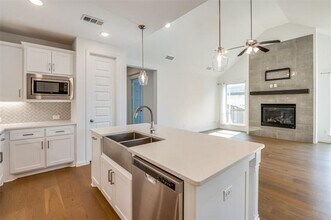 Building Photo - 1625 Daisy Corner Dr