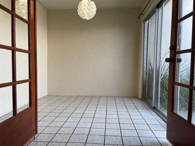 Building Photo - 8063 Park Villa Cir