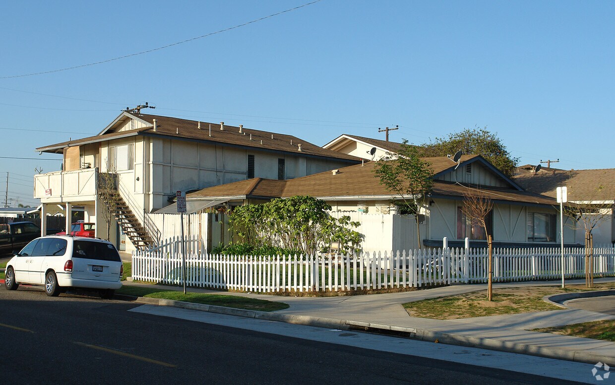703 Shalimar Dr, Costa Mesa, CA 92627 Apartments in Costa Mesa, CA