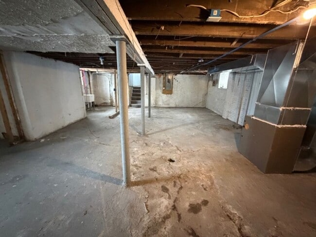 Foto del edificio - Charming 4-bed, 2-bath brick colonial home Contact KPM Detroit 313-429-3244