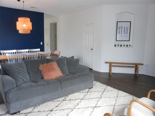 Building Photo - 1211 Periwinkle Dr